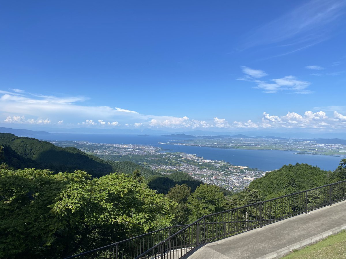 xyz_umikaze's tweet image. ただいまー♪
横川→西塔→東塔と回ってきた
よく歩いたのでスタミナが2アップした↑
バスに乗ったら頭にハチがとまっていて
びっくりしました🐝
ハチもびっくりしたと思う。ごめんね。