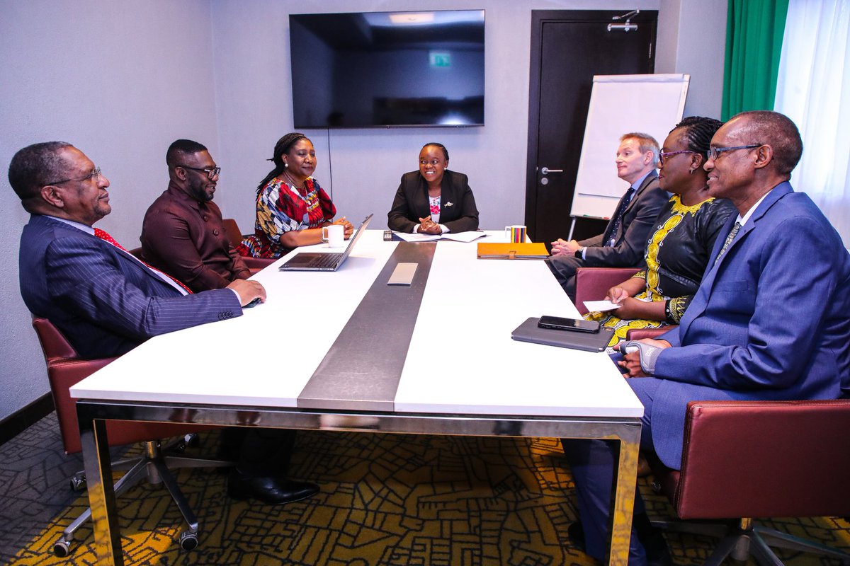 DeboraBarasa's tweet image. At the High-Level Dialogue on African Carbon Markets in Nairobi, I stressed that climate action in Africa must be led by African voices.
Carbon markets must uplift our people, not exploit them. That’s why I back the African Gold Standard: rooted in integrity, equity &…
