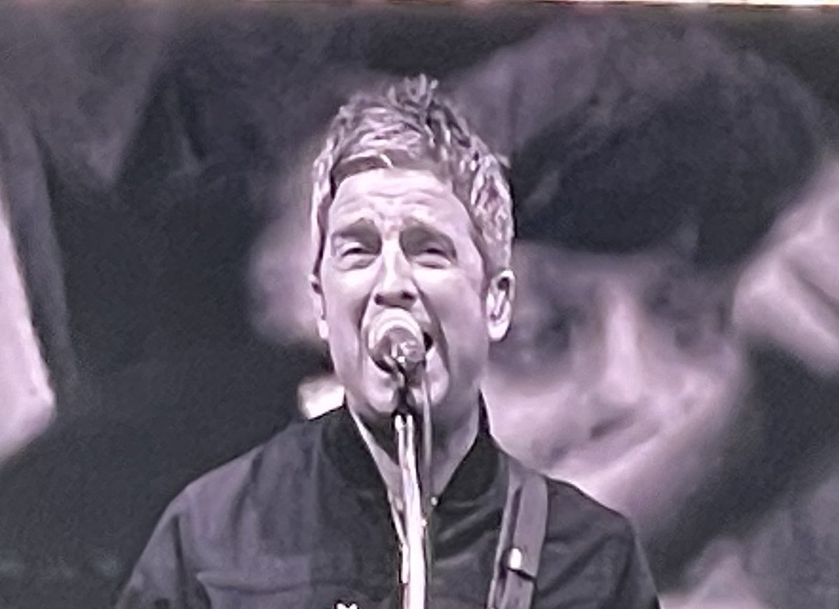 ROBANDTHEMOB's tweet image. So after all the @oasis claims, I can confirm that all 4 x tickets I bought via @viagogo were:
1) delivered early ✔️
2) weren’t cancelled by the organisers✔️
3) were valid for the concert✔️
4) were great value at only £100 fee over face value each ✔️
Thankyou @viagogo_UK 🎸🎤🤘