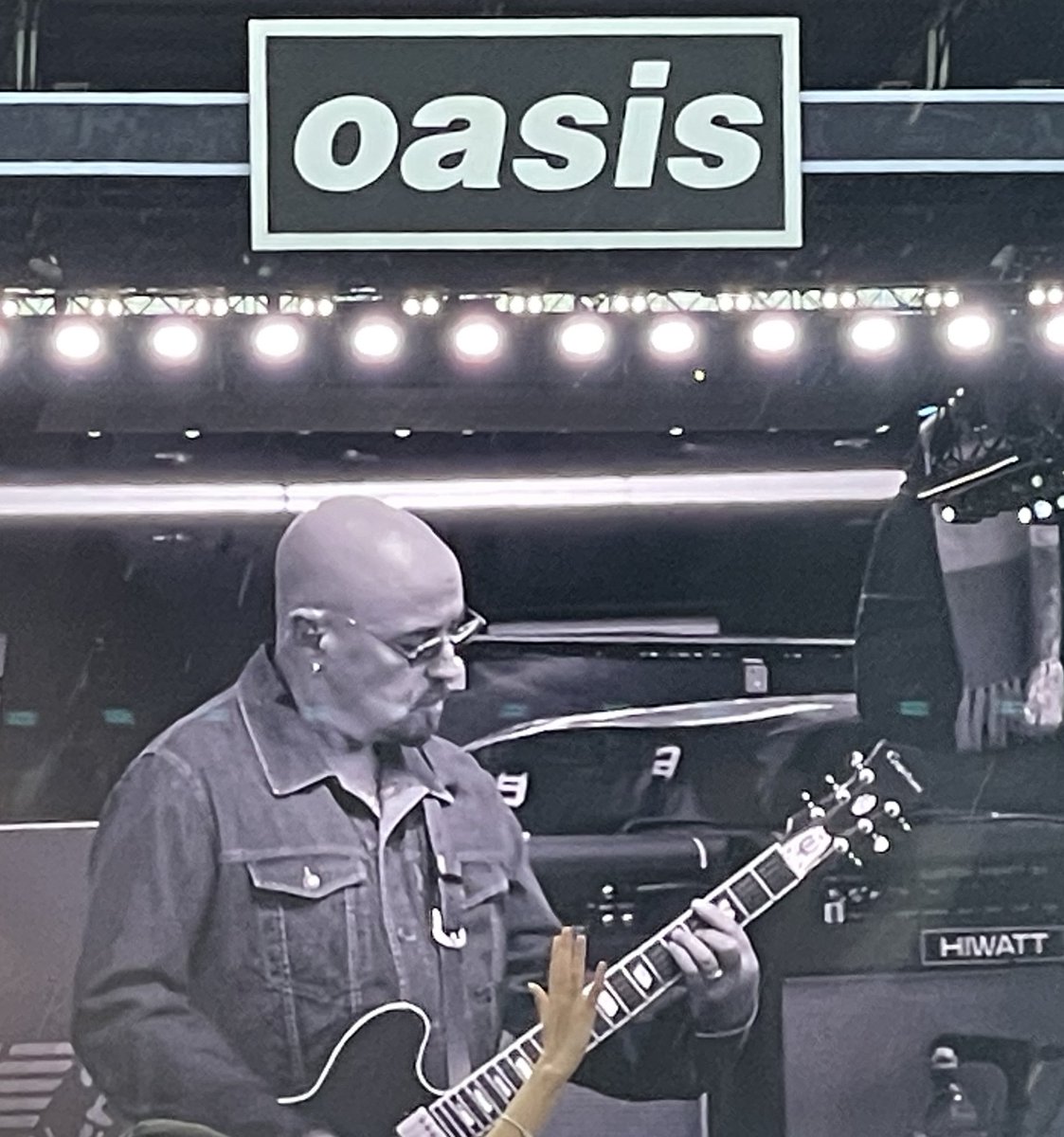ROBANDTHEMOB's tweet image. So after all the @oasis claims, I can confirm that all 4 x tickets I bought via @viagogo were:
1) delivered early ✔️
2) weren’t cancelled by the organisers✔️
3) were valid for the concert✔️
4) were great value at only £100 fee over face value each ✔️
Thankyou @viagogo_UK 🎸🎤🤘