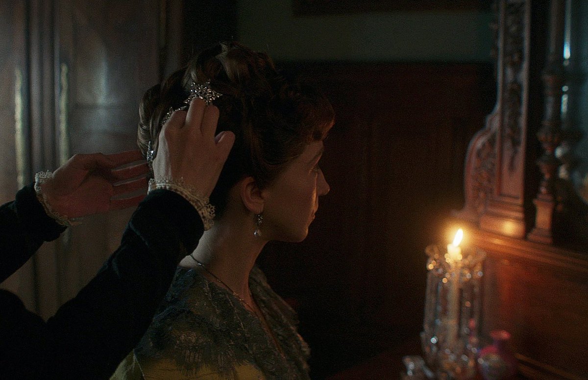 sirphillipluvrr's tweet image. wears diamond stars in her hair, overbearing female relative, loving but distant husband… welcome back empress elisabeth of austria #TheGildedAge