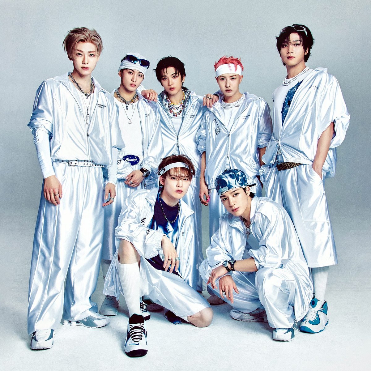 7DREAMCHART's tweet image. "Go Back To The Future" by #NCTDREAM sold 1,017,739 copies in its first week on Hanteo, marking their 7th album to surpass 1M first-week sales and making them the second artist in history to reach this milestone.
