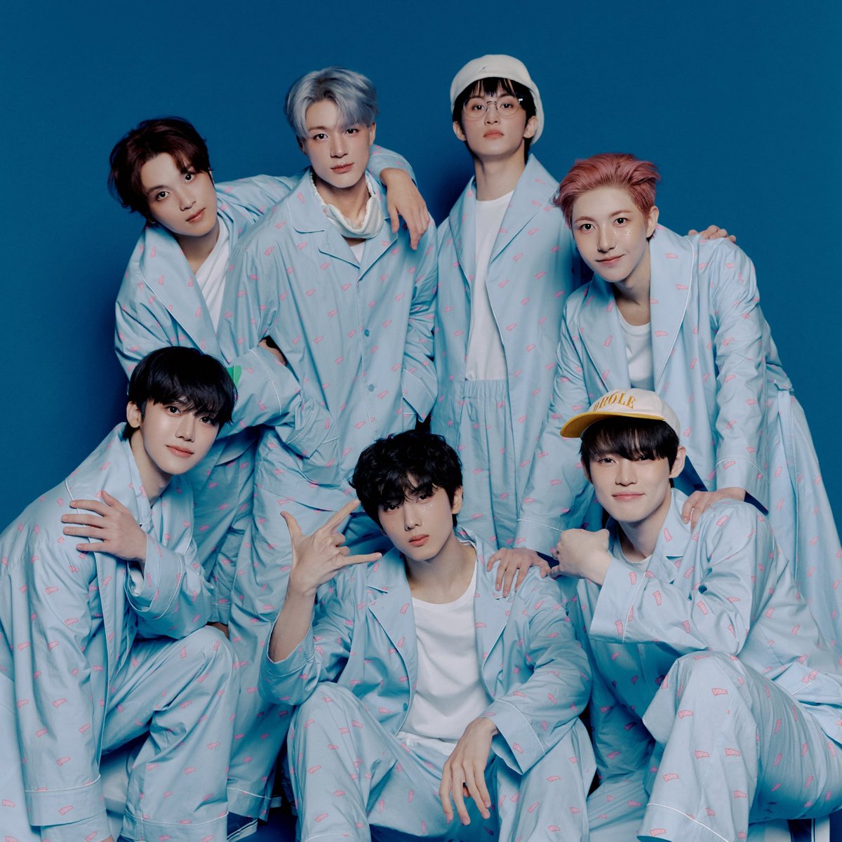 7DREAMCHART's tweet image. "Go Back To The Future" by #NCTDREAM sold 1,017,739 copies in its first week on Hanteo, marking their 7th album to surpass 1M first-week sales and making them the second artist in history to reach this milestone.