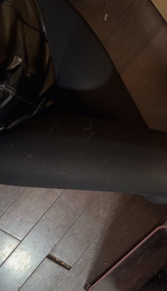 三十多度的天，真空穿了好几天的厚黑，味道特别重，准备在启东随机投放，你们说放什么地方好
#原味 #启东 #厚黑丝