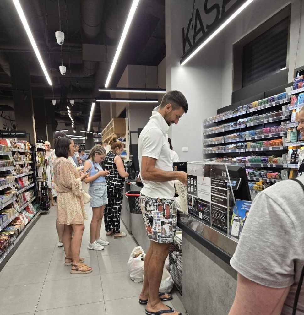Volshebna's tweet image. Šta kupuje Nole? Samo netačni odgovori