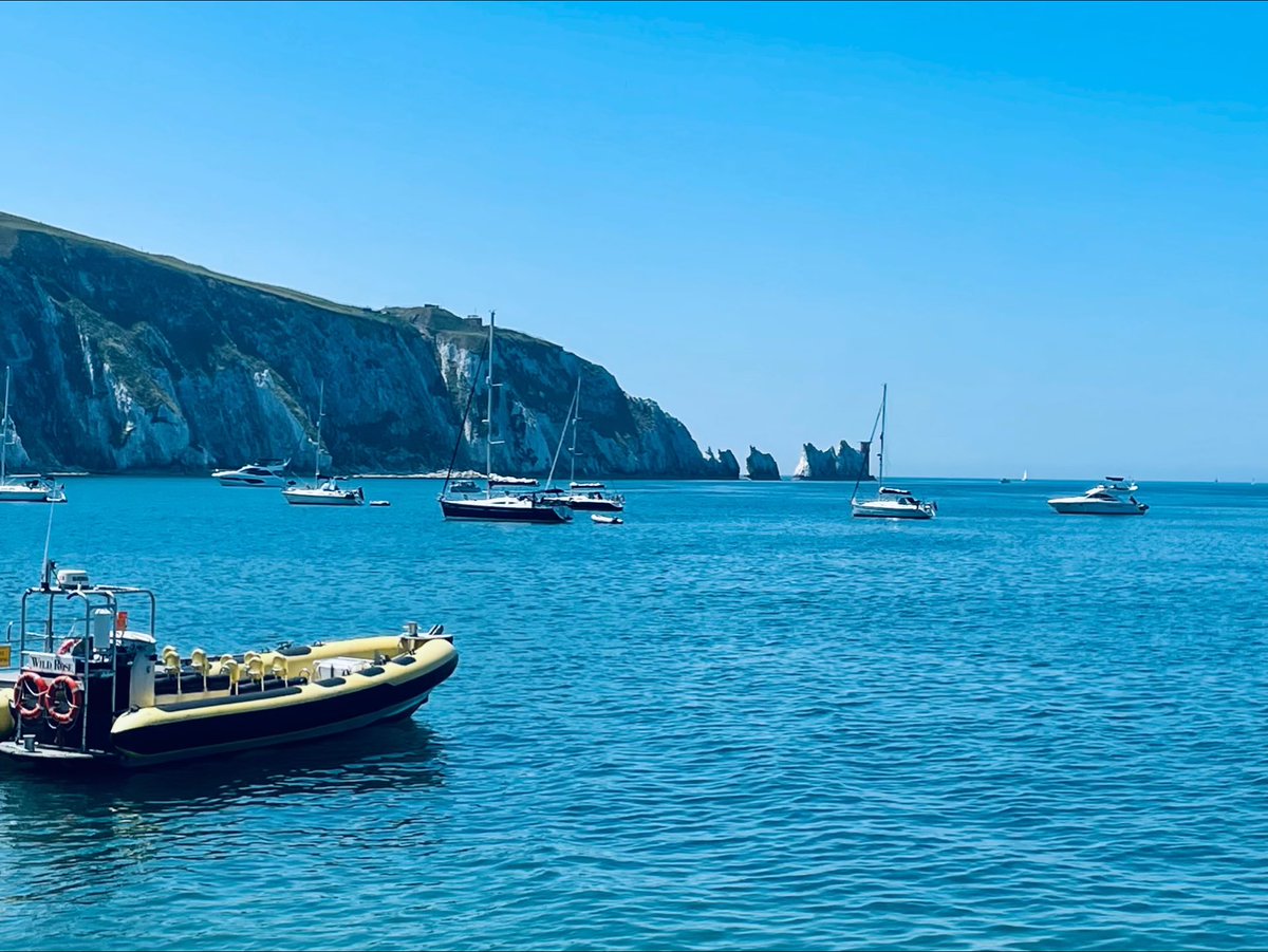 Bran509's tweet image. The Brilliant Needles Pleasure Cruises
Just go down to the beach, best way is the Chairlift of course at @VisitTheNeedles
Choose which boat, basically fast or slow.
Make a payment
Cameras ready
The best view of the Needles rocks and lighthouse, plus panoramic views of the…