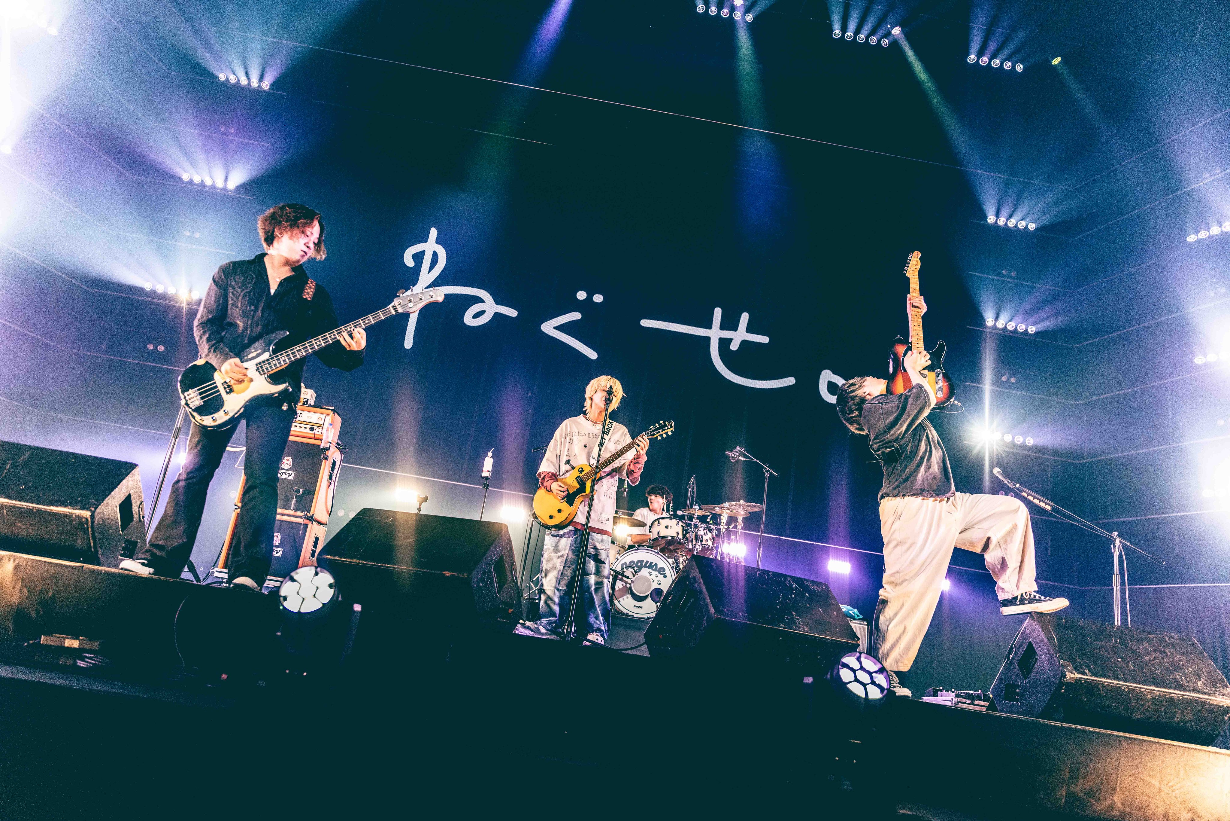 FM802 on X: 
