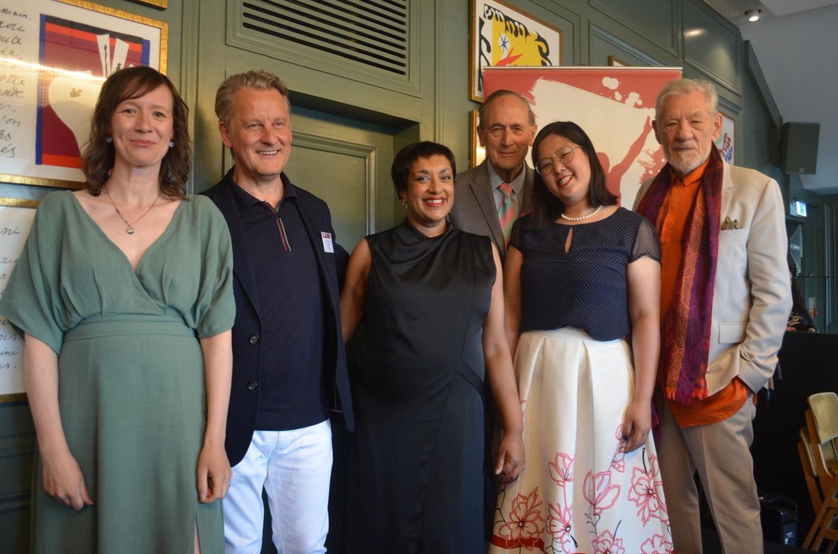 Entries are now open for The <a href="/RoyalTheatrical/">RTST</a> Support Trust Sir Peter Hall Director Award 2025! 🤩

🏆 The winner will direct a show at the Mercury Theatre in Autumn 2026, before touring as a co-production at @RoseTheatre and Storyhouse!

Find out more: rtst.org.uk/rtst-sir-peter…