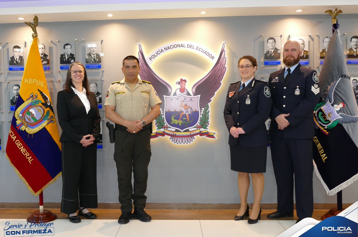 CmdtPoliciaEc's tweet image. 🤝 Hoy tuve el honor de recibir a delegación de @AusFedPolice, con quienes compartimos una productiva reunión orientada a fortalecer la cooperación internacional y el intercambio de experiencias en materia de seguridad.
🇪🇨🤝🇦🇺
Nuestro compromiso con un mundo más seguro es una…