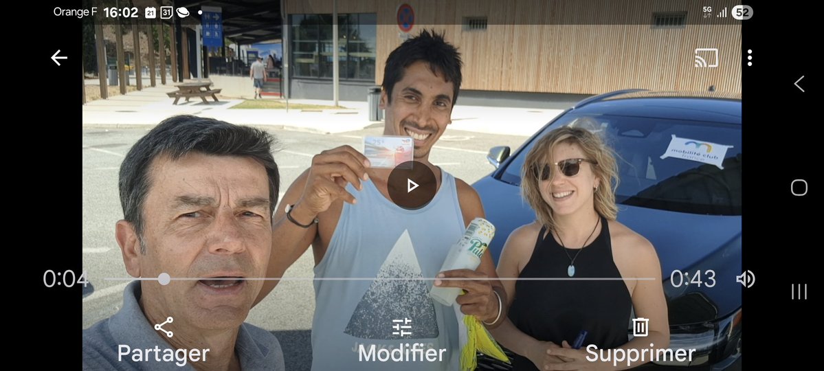 J avais enregistré une vidéo tres sympa avec Camille et Nicolas et malheureusement le micro n'a pas fonctionné 🤢.  Je voulais quand même les remercier de s'être arrêtés sur l'aire de Provence verdon pour #jouezlasecurite.
<a href="/MobiliteClubFR/">Mobilité Club France</a> 
<a href="/Radio1077/">Radio VINCI Autoroutes</a> 
<a href="/VINCIAutoroutes/">VINCI Autoroutes</a> 
<a href="/Lexus/">Lexus</a>