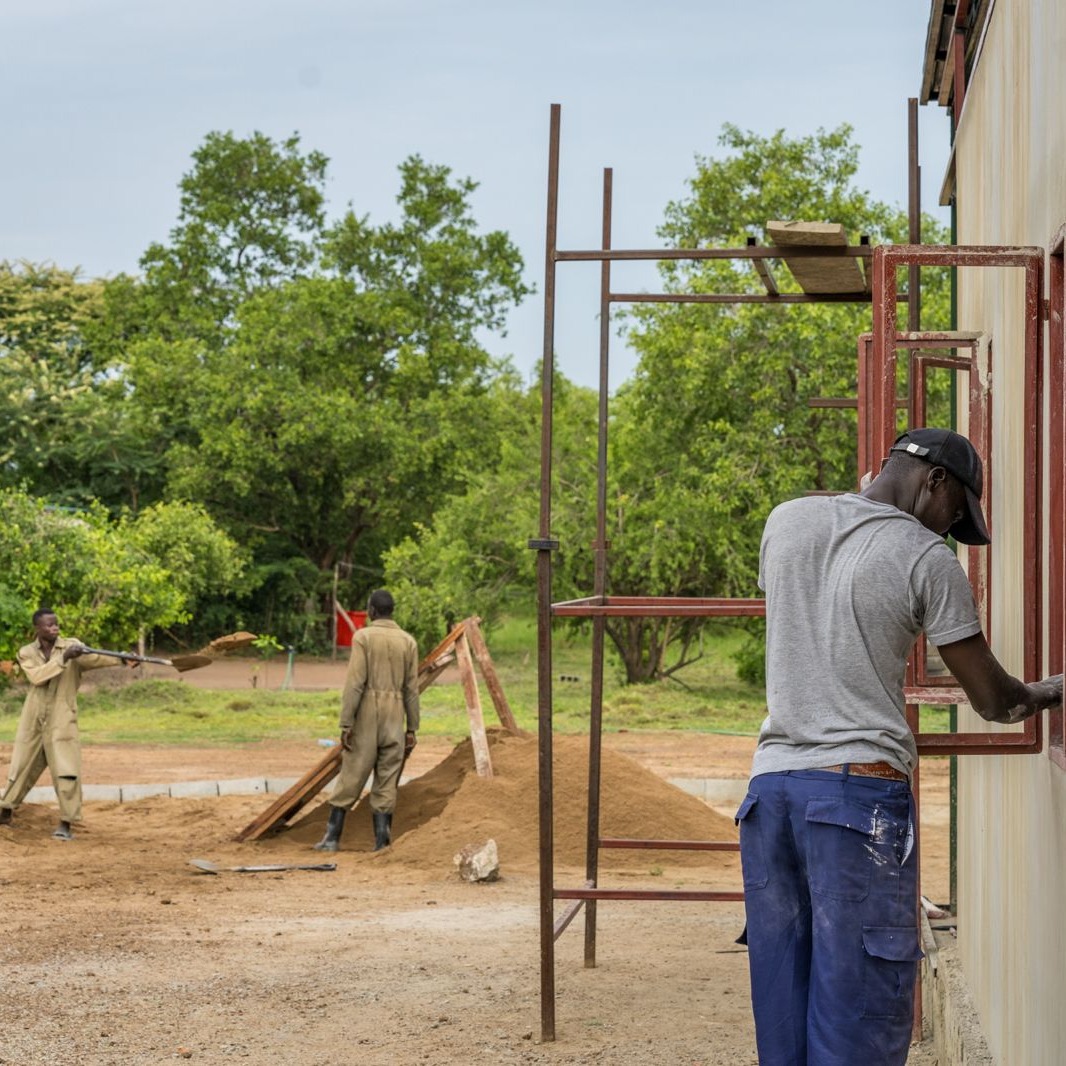 AfricanParks's tweet image. Improved working and living spaces.
Recent upgrades to the headquarters buildings in Badingilo mean that Boma and Badingilo national parks staff members have better living and working places. This in turn will help them to be more effective at conserving the ecosystems and…