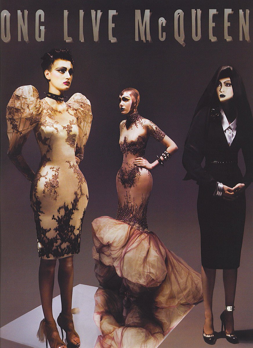 LaModeUnknown's tweet image. ✨Long Live McQueen✨ editorial in the lens of Richard Burbridge for V Magazine #47, Summer 2007.🪡