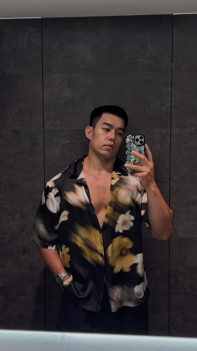 穿花襯衫看起來很像黑道