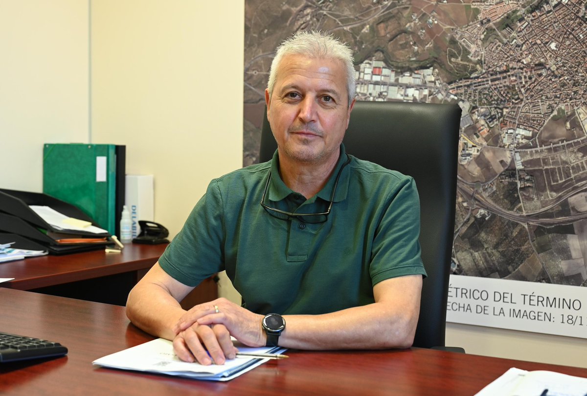 ⚪ VIVIENDA
El concejal de Urbanismo destaca la importancia de adoptar medidas para la construcción de viviendas protegidas en #Linares.

🔹 Antonio Garrido muestra el compromiso del Ayuntamiento para garantizar el derecho a una vivienda digna.

ℹ️ +INFO:
ciudaddelinares.es/noticias/el-co…