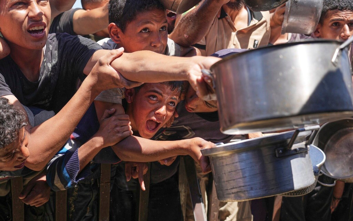 Jonathan_K_Cook's tweet image. US corporations and military planners welcome the ‘legal maneuver space’ Israel has opened up for them to profit from warfare that slaughters and starves civilians.
My latest: jonathan-cook.net/2025-07-21/isr…