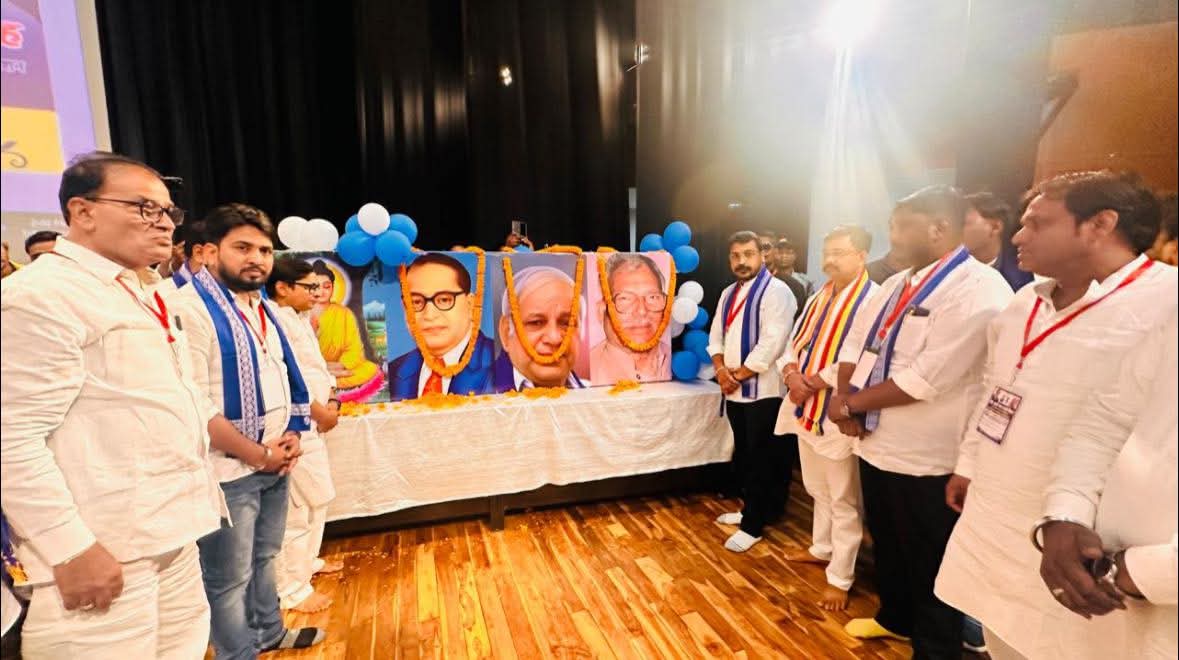 VinayRatanSingh's tweet image. बुद्ध की धरती पटना, बिहार में आयोजित दसवें स्थापना दिवस एवं द्वितीय राष्ट्रीय अधिवेशन पर ऐतिहासिक कार्यक्रम की भव्य सफलता के लिए भीम आर्मी बिहार टीम सहित देशभर से पधारे समस्त प्रदेशों के कार्यकर्ताओं एवं पदाधिकारियों का हृदय से आभार।
आप सभी की सक्रिय सहभागिता और अनुशासित…