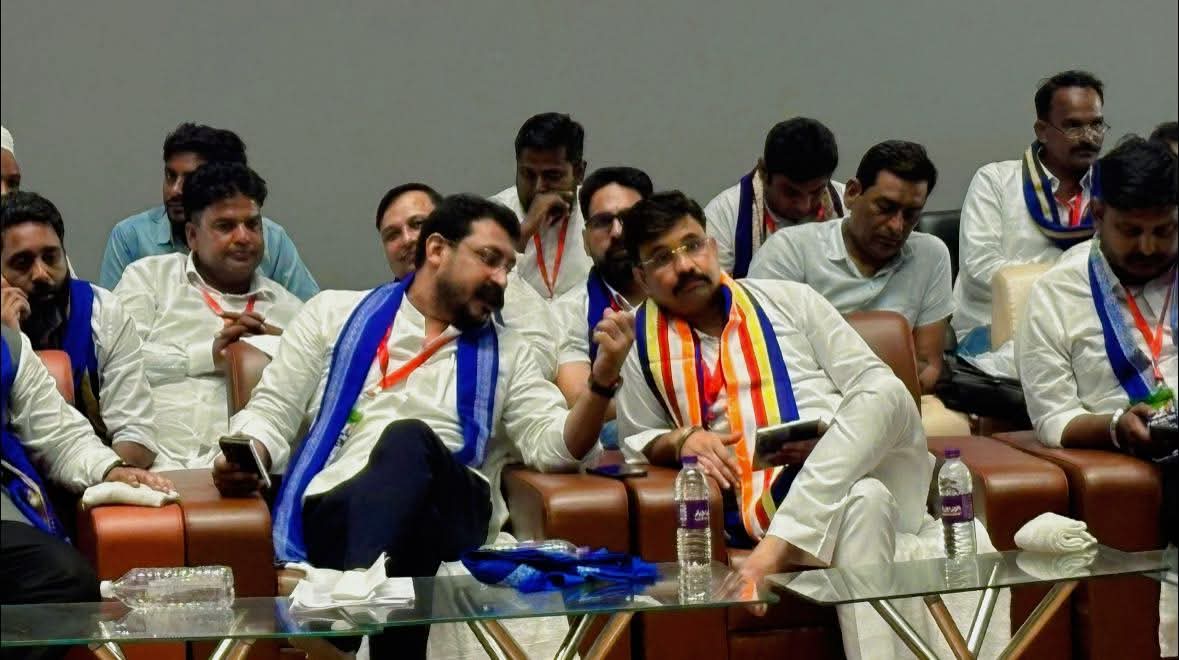 VinayRatanSingh's tweet image. बुद्ध की धरती पटना, बिहार में आयोजित दसवें स्थापना दिवस एवं द्वितीय राष्ट्रीय अधिवेशन पर ऐतिहासिक कार्यक्रम की भव्य सफलता के लिए भीम आर्मी बिहार टीम सहित देशभर से पधारे समस्त प्रदेशों के कार्यकर्ताओं एवं पदाधिकारियों का हृदय से आभार।
आप सभी की सक्रिय सहभागिता और अनुशासित…