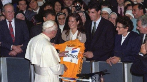 oss_romano's tweet image. Vincere 5 Tour de France con lo stile del contadino
a tu per tu con Miguel Indurain
Il racconto di un ciclismo “poetico” con Pantani, Bugno e Chiappucci
di Giampaolo Mattei
osservatoreromano.va/it/news/2025-0…