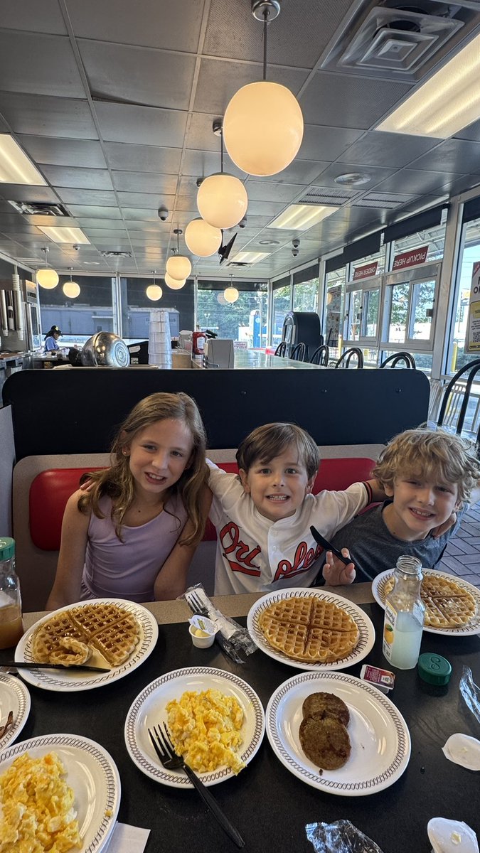 colecubelic's tweet image. Waffle House Monday!🧇☕️
