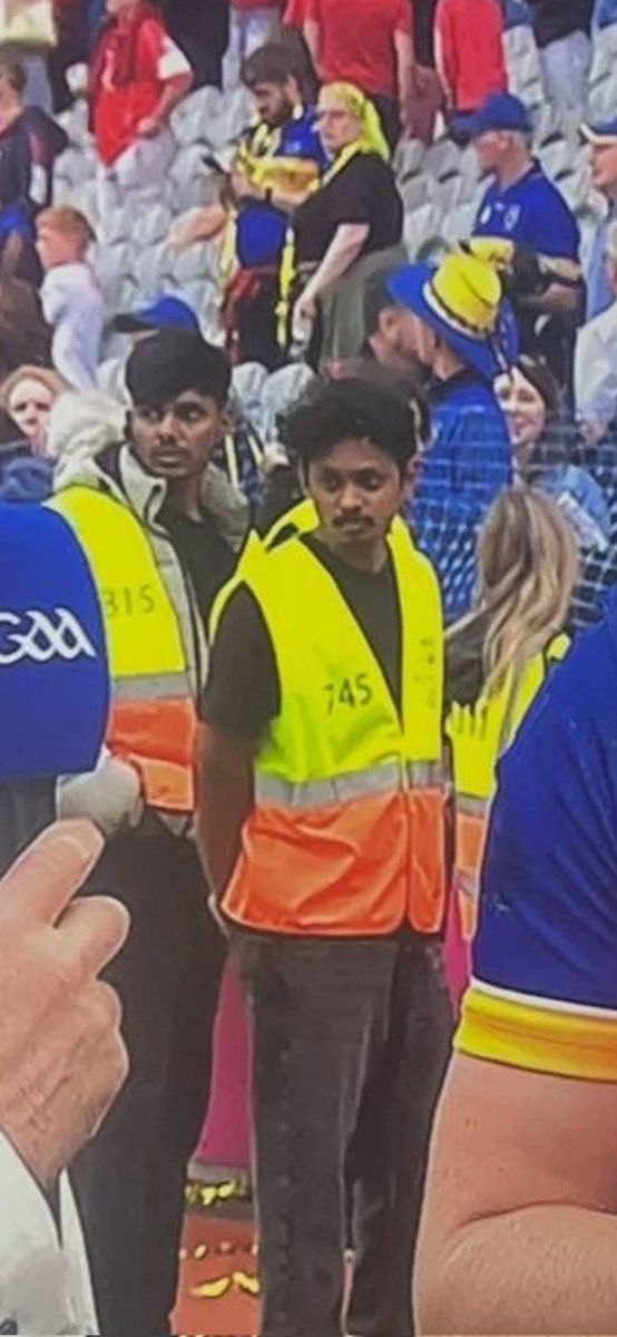 hermannkelly's tweet image. A few years ago, the @officialgaa soothed residents close to @CrokePark with promise of security jobs for locals.
Now it looks like most of security are foreign non- Irish nationals. Croke Park should be showcase of our national games not our demographic Replacement.
Many of…