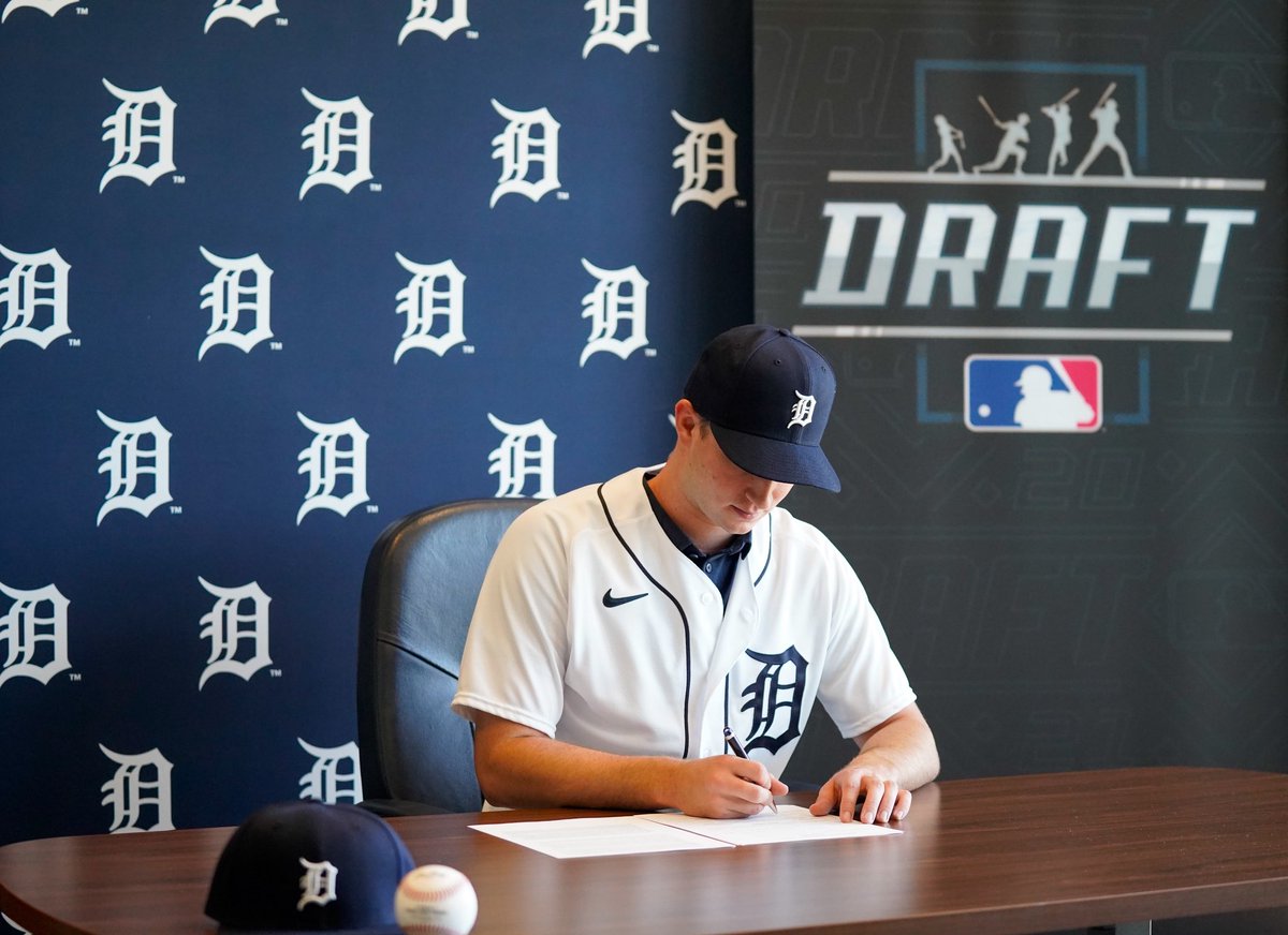 BelmontBaseball's tweet image. made it official 🖋️
Congratulations Joe!
#ItsBruinTime | @tigers | #RepDetroit