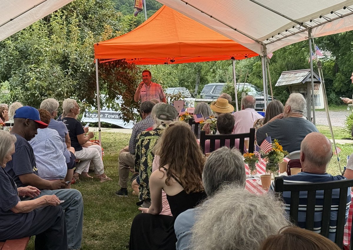 BlakeGendebien's tweet image. Thank you Chair Jay Bellanca and the Washington County Democrats on a great event at the Hicks Orchard Farm! Keep up the great work!