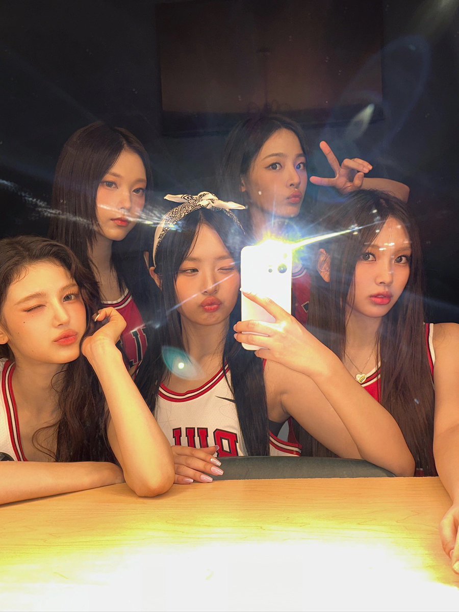 loxveishere's tweet image. 우리벌써세번째여름이야
#뉴진스와_걷는_세번째_여름
앞으로몇번의여름이라도
#NewJeans_3rd_Anniversary
몇번의시련과고난이오더라도
#Happy3rdNewJeansDay
함께이겨내보자오래사랑하자