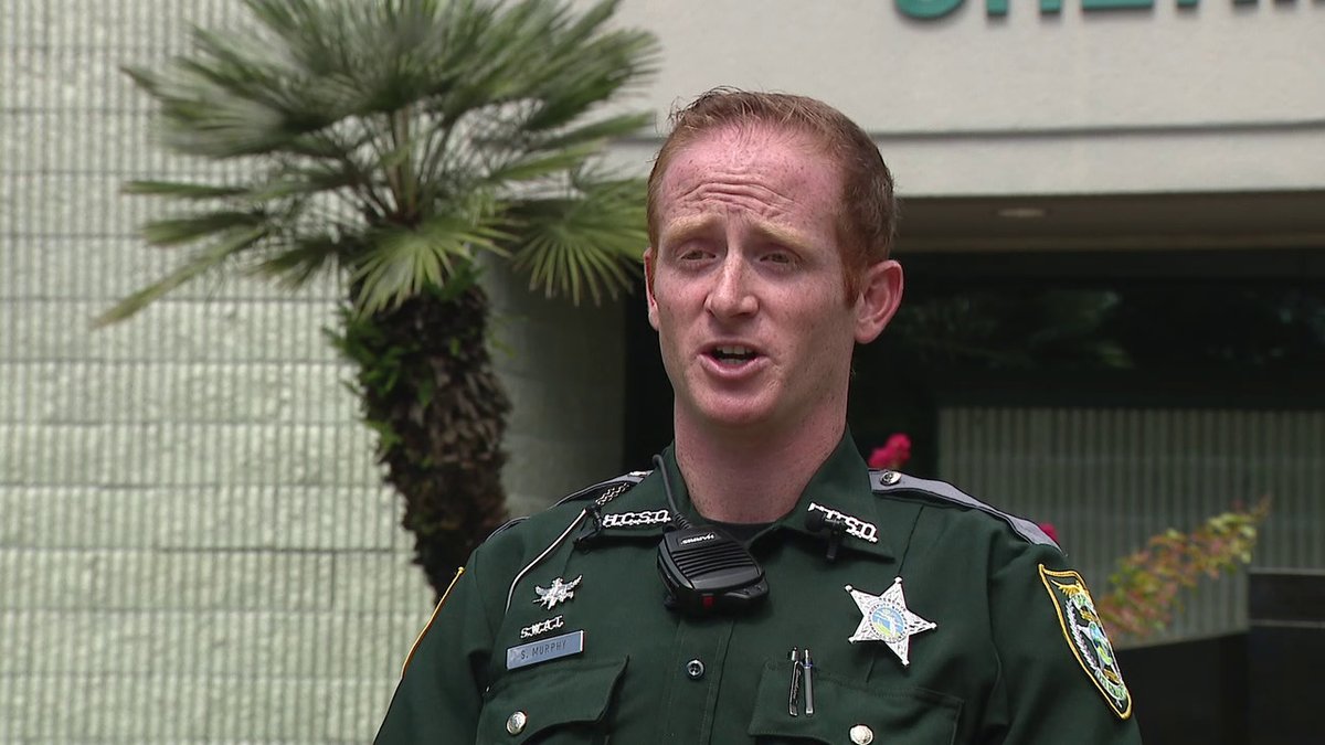 FLSheriffs's tweet image. Off-duty @HernandoSheriff deputy Stephen Murphy jumped into action to save a 5-year-old attacked by three family dogs. His quick, life-saving response is a powerful reminder of the dedication law enforcement brings, on and off the clock. 👏 fox13news.com/news/off-duty-…