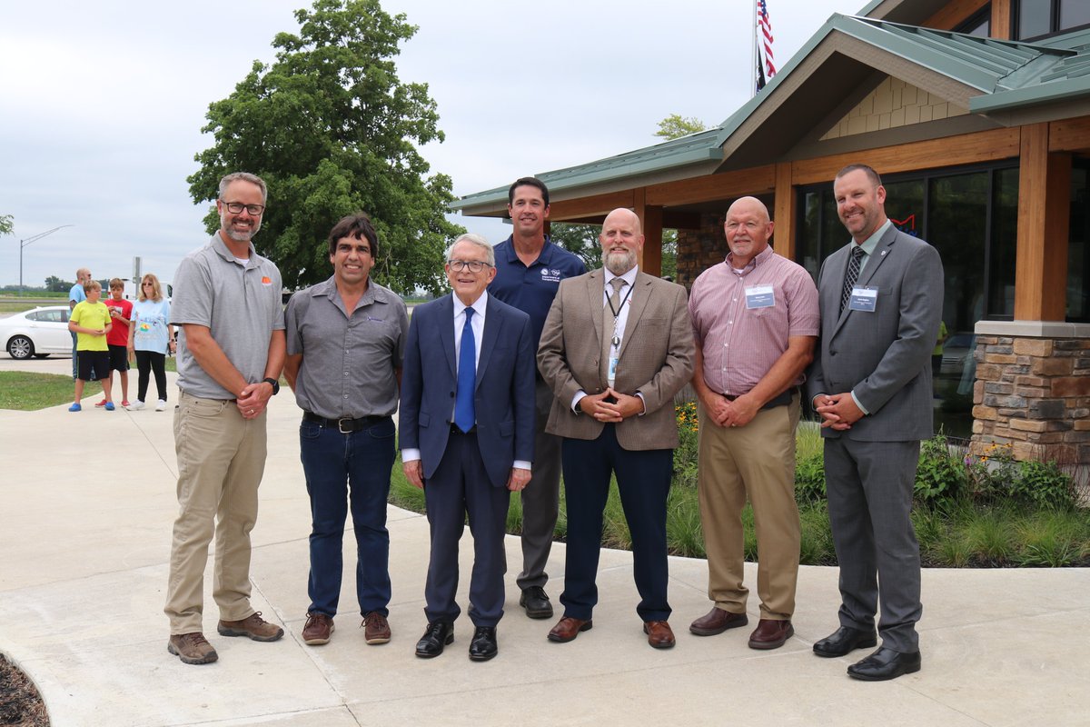 ODOT_NWOhio's tweet image. Celebrating the renovation of our Van Wert County rest area on U.S. 30 with Gov. DeWine! This lodge-style stop near Convoy features native plants, rocking chairs, picnic area & Storybook Trail with Dolly Parton's Imagination Library books. Thanks to all who made it happen!
