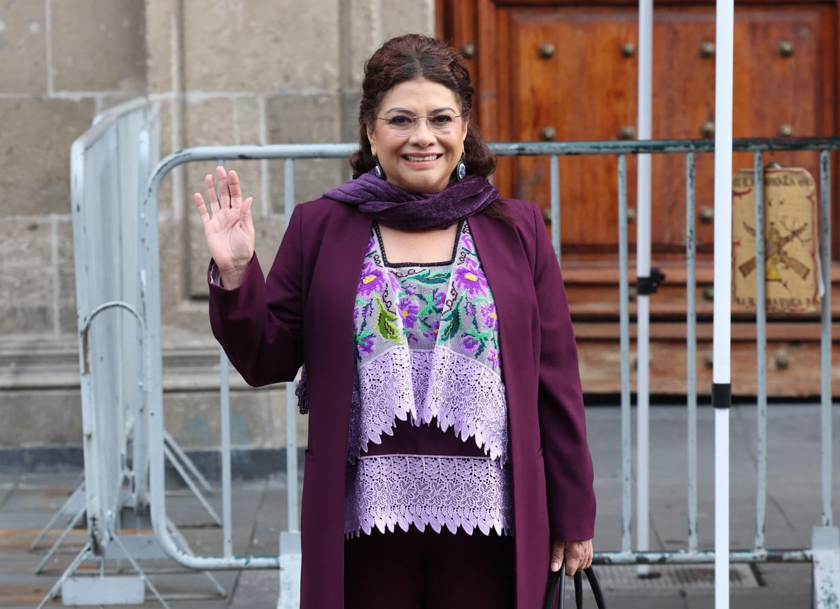 Clara Brugada Molina (@clarabrugadam) on Twitter photo Como cada lunes, asistí al Gabinete de Seguridad con nuestra presidenta <a href="/Claudiashein/">Claudia Sheinbaum Pardo</a>. Evaluamos los avances y reforzamos la estrategia territorial con enfoque social y coordinación entre niveles de gobierno. Seguimos trabajando para garantizar territorios de paz e igualdad. Como cada lunes, asistí al Gabinete de Seguridad con nuestra presidenta <a href="/Claudiashein/">Claudia Sheinbaum Pardo</a>. Evaluamos los avances y reforzamos la estrategia territorial con enfoque social y coordinación entre niveles de gobierno. Seguimos trabajando para garantizar territorios de paz e igualdad.