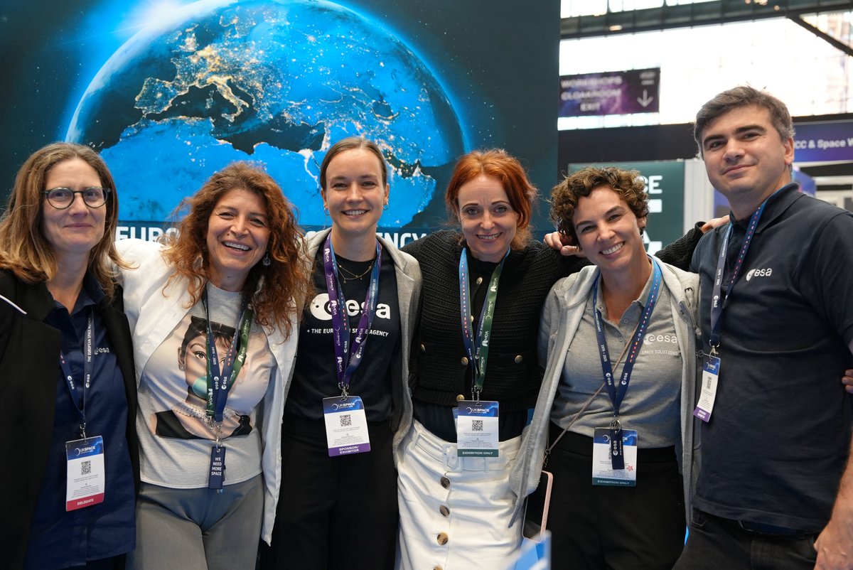 ejrquartz's tweet image. 🌌Growth was the theme at this year's @ukspaceconf! 💪On 16–17 July, EJR-Quartz’s Declan Perry & Camilla Francis travelled to the @mcr_central on behalf of @esa, supporting astronauts.🧑🚀🌍
📸: ESA Bass
#space #ESA #science #climate #events
