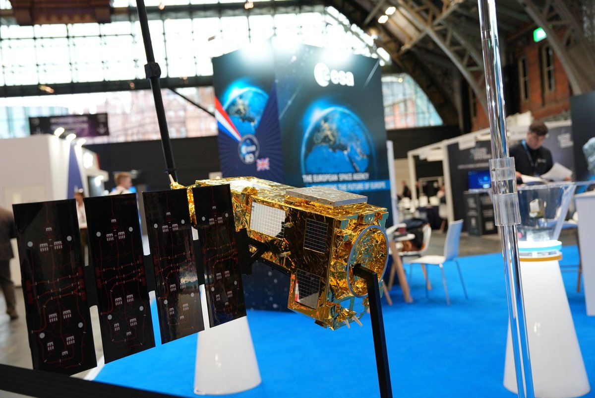 ejrquartz's tweet image. 🌌Growth was the theme at this year's @ukspaceconf! 💪On 16–17 July, EJR-Quartz’s Declan Perry & Camilla Francis travelled to the @mcr_central on behalf of @esa, supporting astronauts.🧑🚀🌍
📸: ESA Bass
#space #ESA #science #climate #events