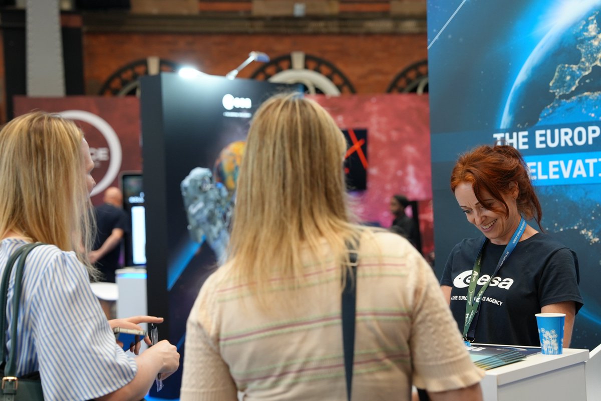ejrquartz's tweet image. 🌌Growth was the theme at this year's @ukspaceconf! 💪On 16–17 July, EJR-Quartz’s Declan Perry & Camilla Francis travelled to the @mcr_central on behalf of @esa, supporting astronauts.🧑🚀🌍
📸: ESA Bass
#space #ESA #science #climate #events