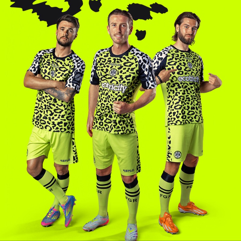 FGRFC_Official's tweet photo. 👕 A bold new playing strip for the 25-26 season.

Available online: shipping from 28th July. 👇

#WeAreFGR💚