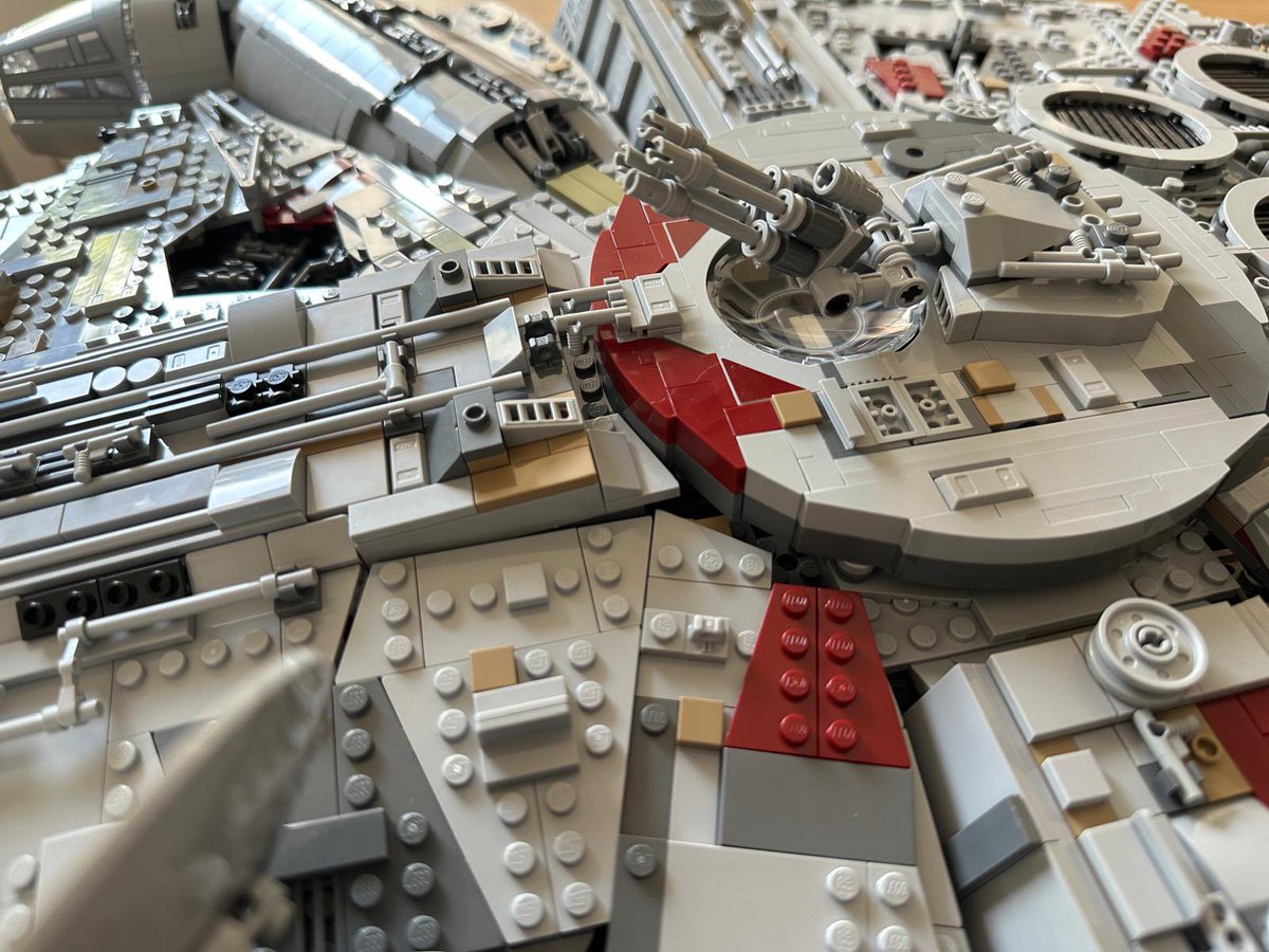 OlitzschG's tweet image. Corellian Engineering Corporation AG-2G quad laser cannon (installed on top/bottom)
MFalcon 75192