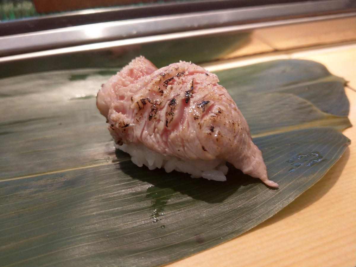 見た人も無言で寿司のドアップを貼る - البحث / X