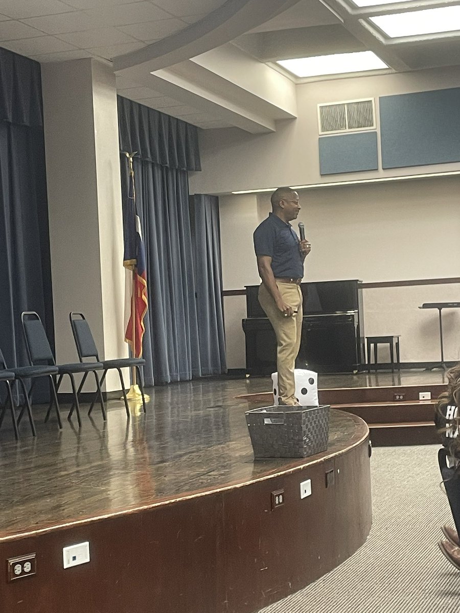 ChannelviewISD's tweet image. Happening now: Our superintendent @tchill_ is speaking to our leadership team during the 2025 leadership retreat! #wearechannelview