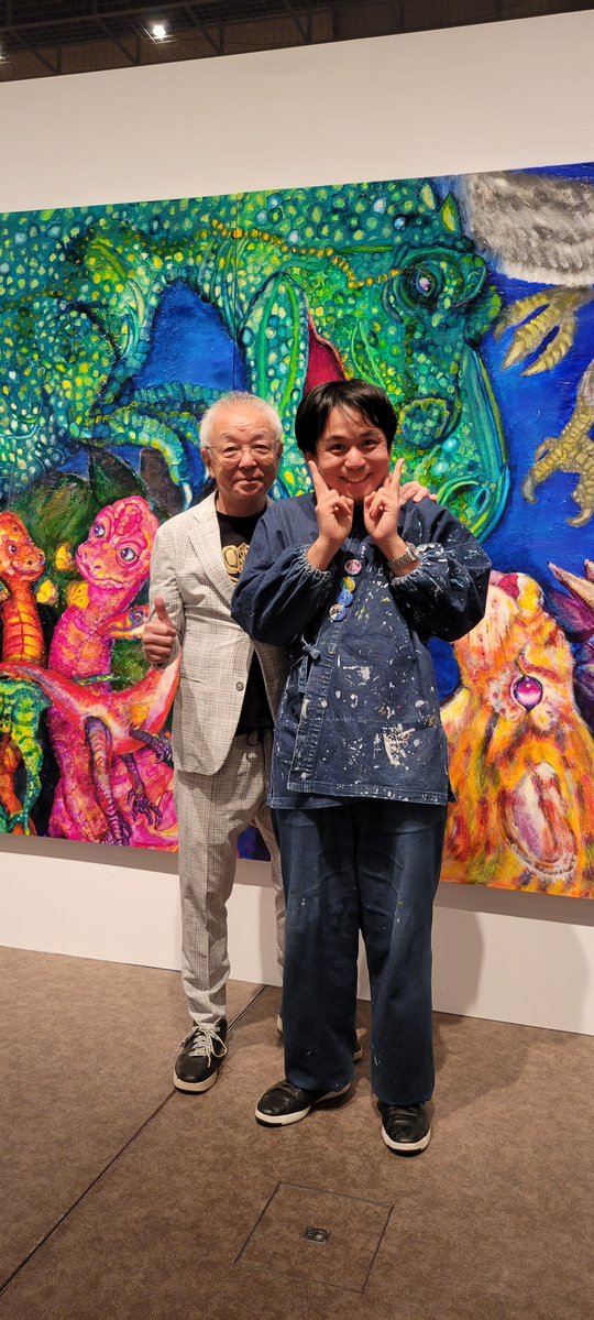 ChobiSonoe's tweet image. NTN クレドホールで開催中の『動物画家 石村嘉成の世界』展に行ってきたぁー‼️
母さんの希望だったけどホントよかったよ!😭✨
しかもご本人が在廊中だったようで(!!)会場にフラッと現れ絵と一緒に写真も撮れたしお父様との2ショットも撮らせてもらえました🥹✌️
絵…すごいでしょ…すごいとしか…🥹✨