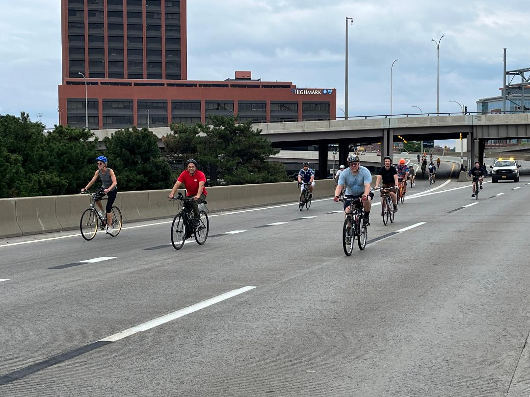 NYSThruway's tweet image. The annual @gobikebuffalo SkyRide was expanded this year to include I-190. On Sunday, a stretch of the Niagara Section was closed to vehicular traffic. Hundreds of bikers rode over the Skyway and then looped on to I-190 where they rode between Church Street and Porter Avenue🚴