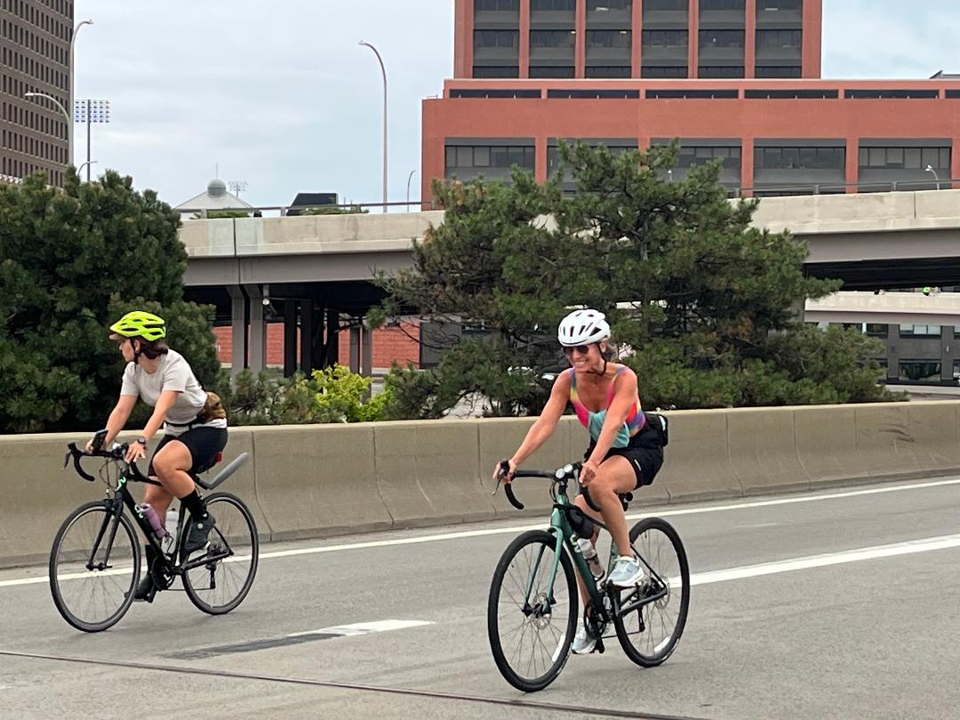 NYSThruway's tweet image. The annual @gobikebuffalo SkyRide was expanded this year to include I-190. On Sunday, a stretch of the Niagara Section was closed to vehicular traffic. Hundreds of bikers rode over the Skyway and then looped on to I-190 where they rode between Church Street and Porter Avenue🚴