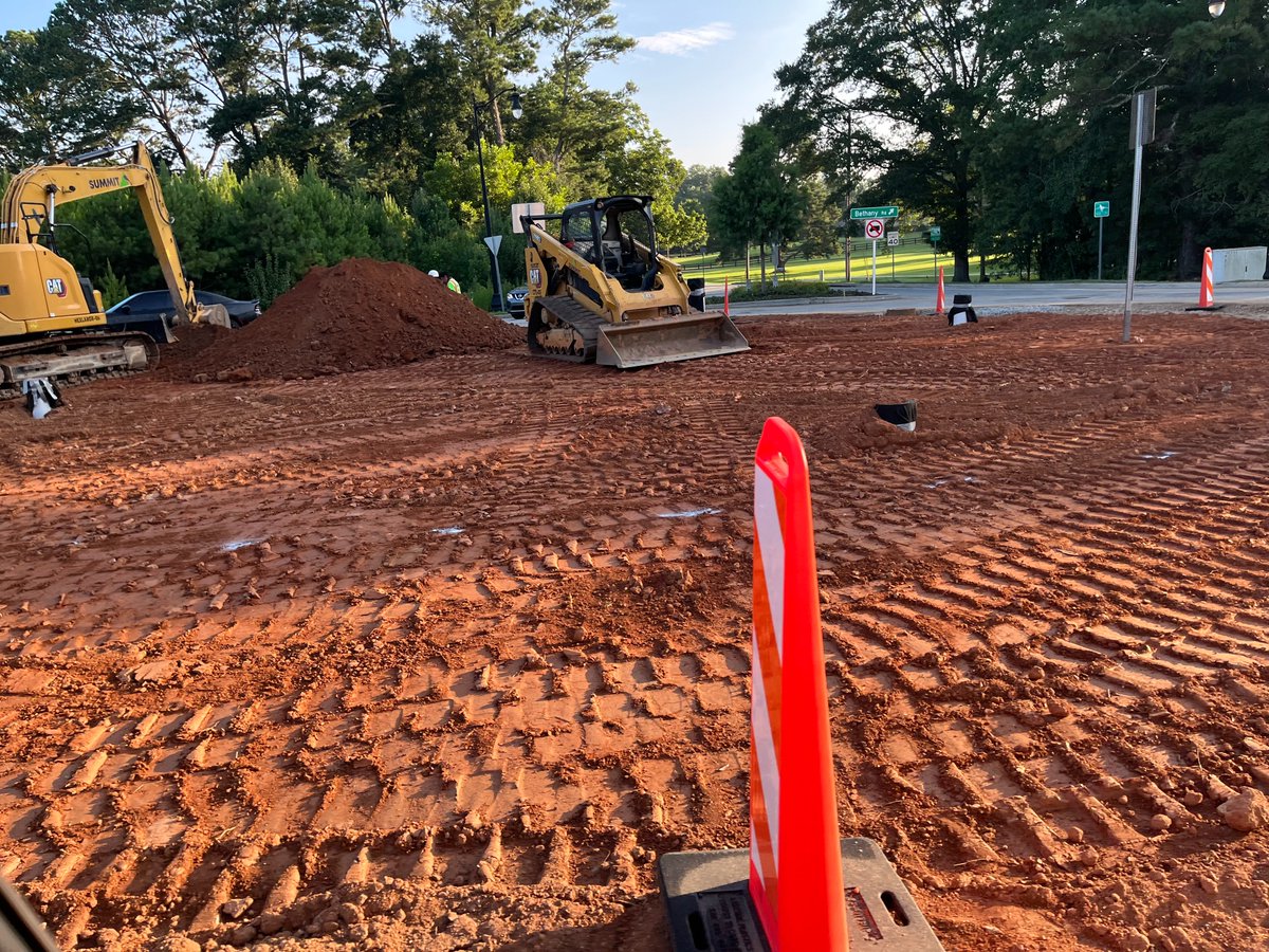 alpharettagov's tweet image. Mayfield & Bethany Roads Now Reopen
As of Sunday the City of Alpharetta has reopened the roundabout at Mayfield and Bethany Roads on schedule.
Crews are still out there, so work around the roundabout isn’t quite finished yet. We’re asking drivers to take it slow and stay alert.