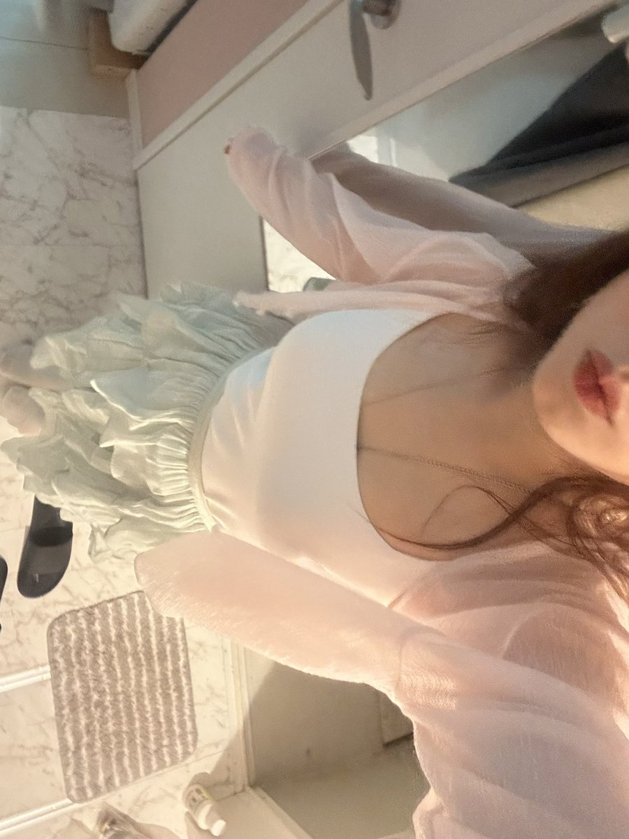 deiaesh's tweet image. also obanai was SOOO HOT in the 3 seconds he showed up i love obanaiii ueueue i even dressed up mitsuri themed for him ^^