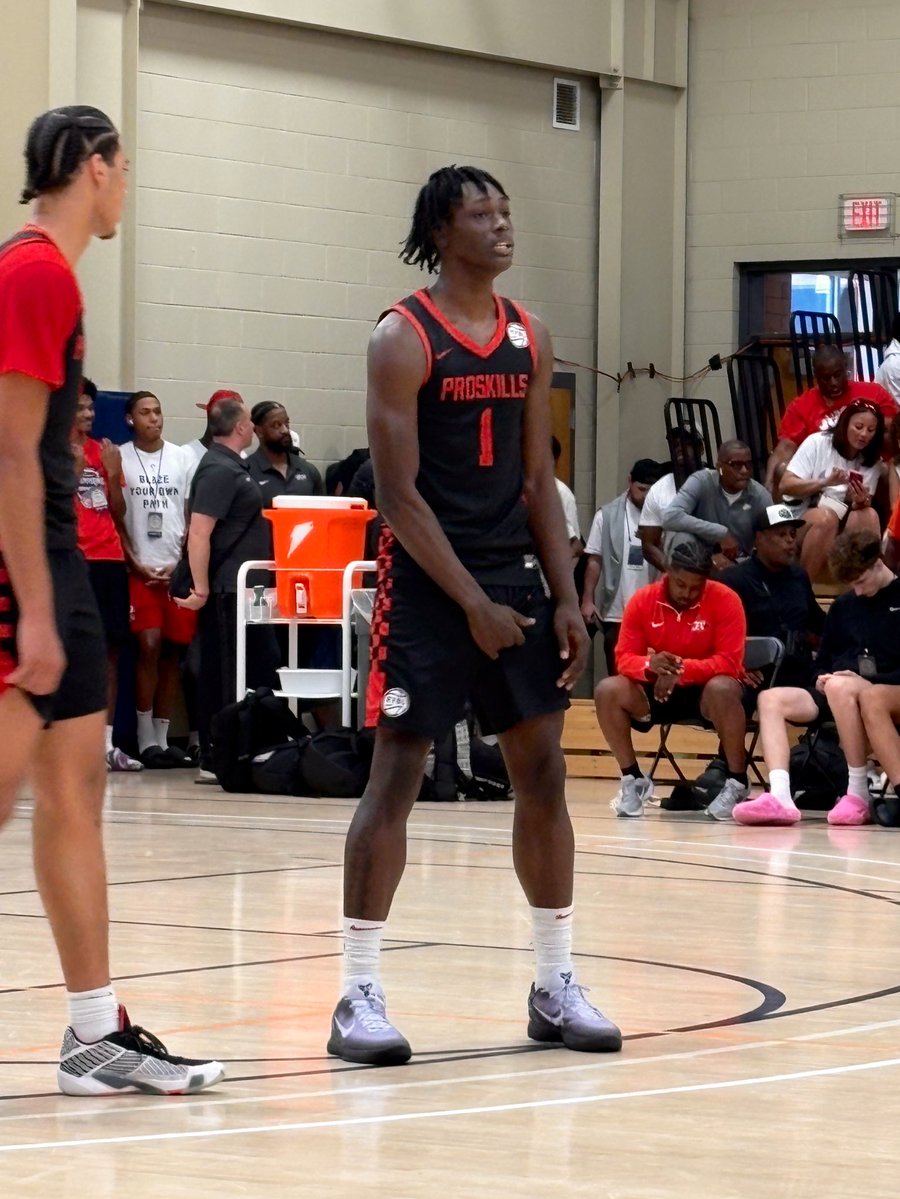 League_Him's tweet image. Got my first extended look at rising southpaw wing Bryson Howard this past week in Augusta. Easy to see why blue-chip programs have started calling. Tough, competitive, and a prolific shooter who shot 45% from deep this summer in the EYBL on high volume.