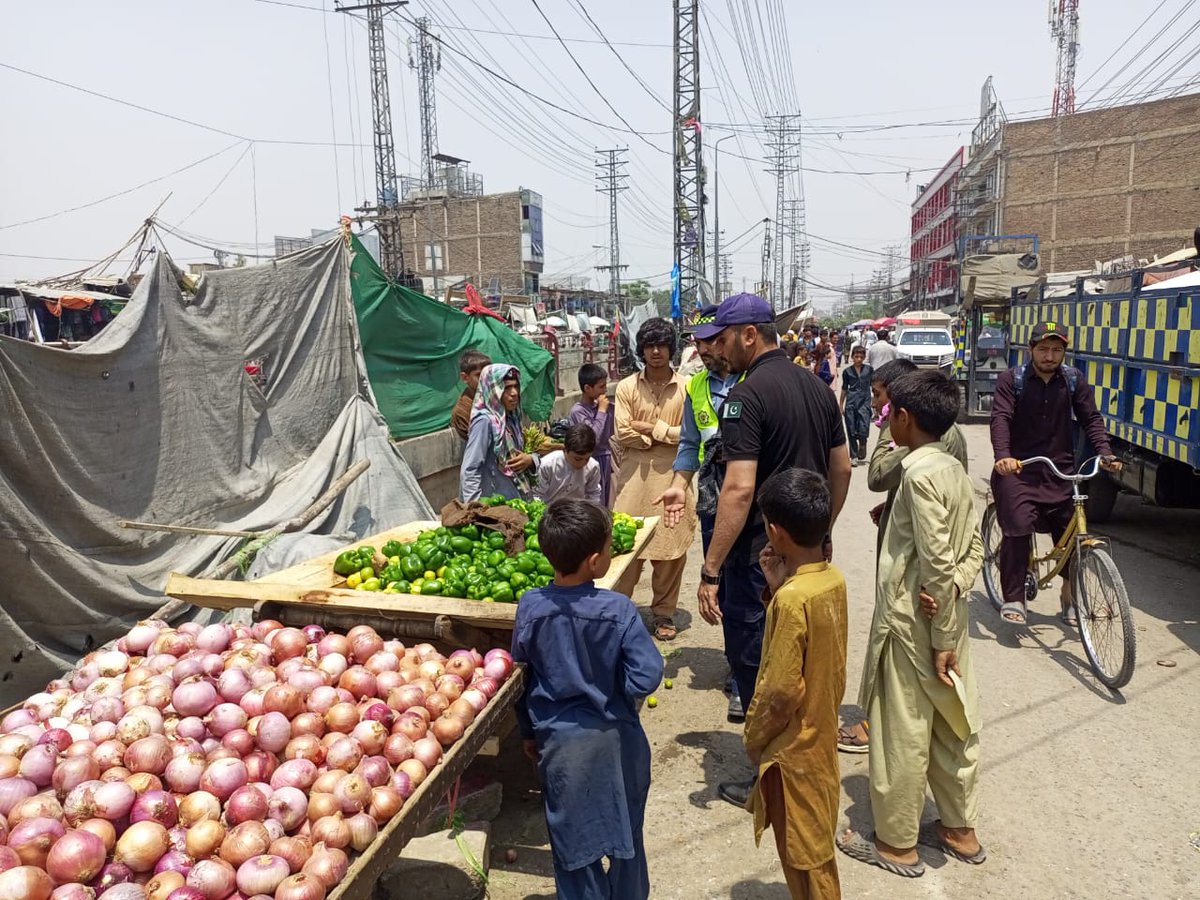 ٹریفک پولیس کی کارروائیاں‘ تجاوزات قائم کرنے پر 81 افراد پر جرمانے عائد

کارروائیوں کے دوران نو پارکنگ زون کی خلاف ورزیوں پر 68 موٹر سائیکلیں ٹرمینل میں بند

تجاوزات قائم کرنے کے مرتکب افراد کسی رعایت کے مستحق نہیں ہیں‘ چیف ٹریفک آفیسر ہارون رشید خان