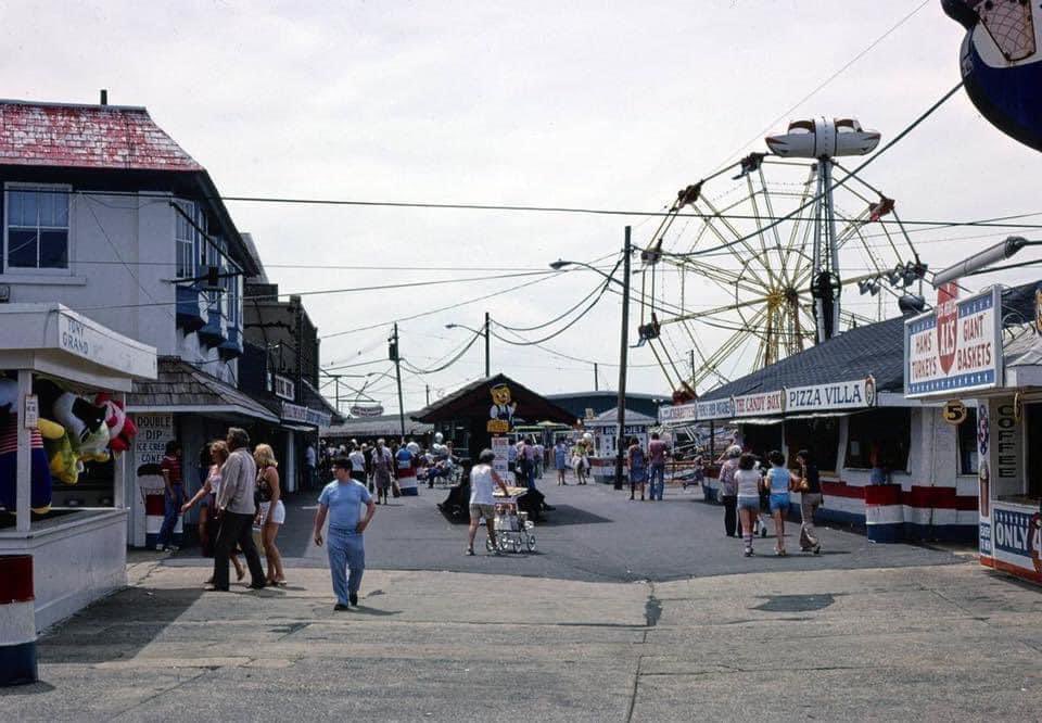 Nerdspringbreak's tweet image. My dad used to take us to depressing ass Keansburg and tell us it was Six Flags