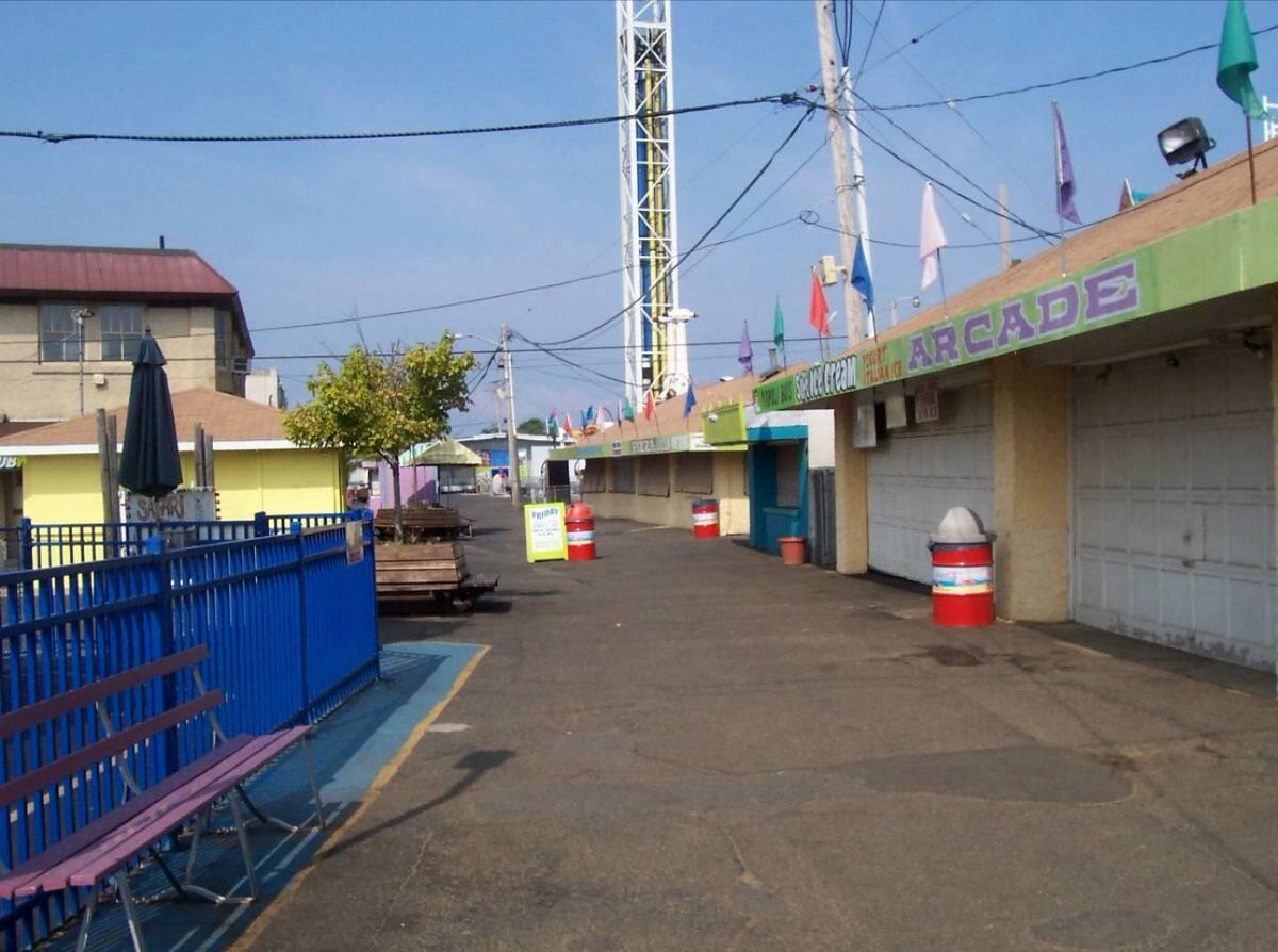 Nerdspringbreak's tweet image. My dad used to take us to depressing ass Keansburg and tell us it was Six Flags