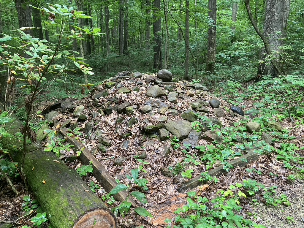 DrGregLittle2's tweet image. Bridge entrance to the "Cross Mound" site in Tarlton, Ohio and one of the stone mounds by the mound.