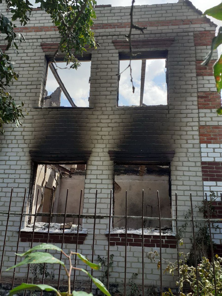 BohuslavskaKate's tweet image. On July 21, russian forces shelled the village of Perovske in the Kharkiv region with artillery fire, according to Viktor Kovalenko, head of the community.
Direct hits destroyed two private homes and outbuildings. Energy and gas networks were damaged. There were no casualties.