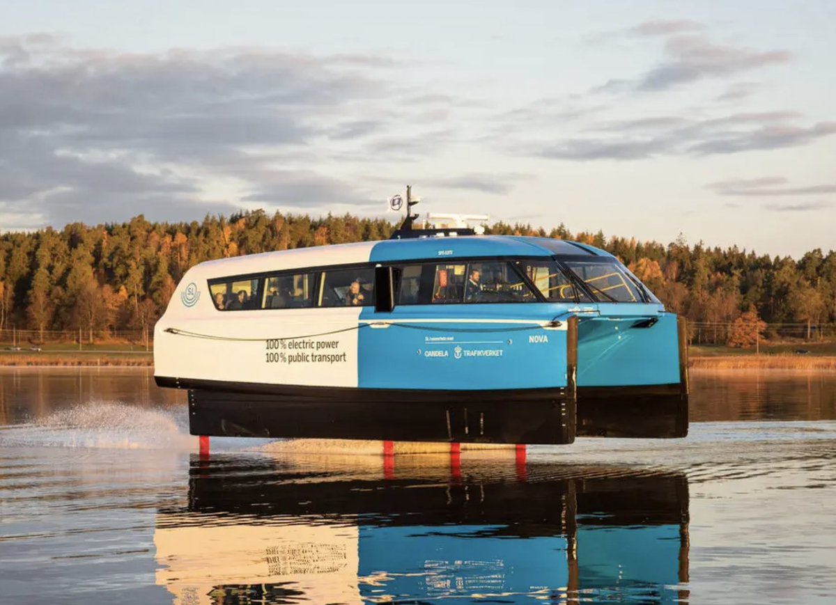 progressntwrk's tweet image. 🏄You may have seen people riding hydrofoils in the summer, their boards appearing to levitate above the water.
🔋Recently, hydrofoil technology, combined with an electric battery, has begun to be tested as a climate-friendly public transport option.
⛴️Cities from Stockholm…