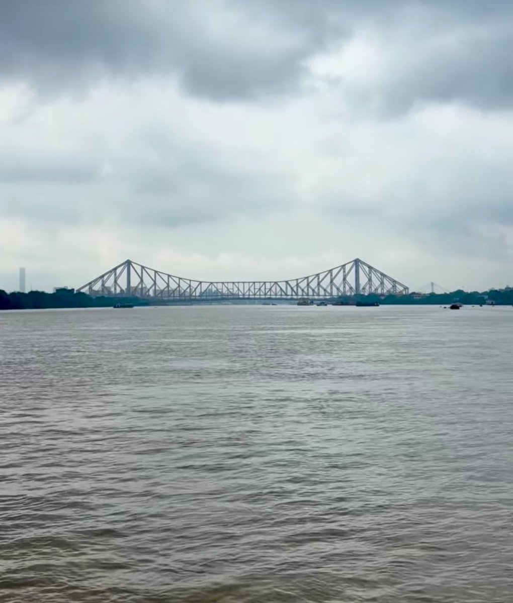 Sawan ke jhule pade,
Tum chale aao, tum chale aao
Tum chale aao..

Image: Sourced